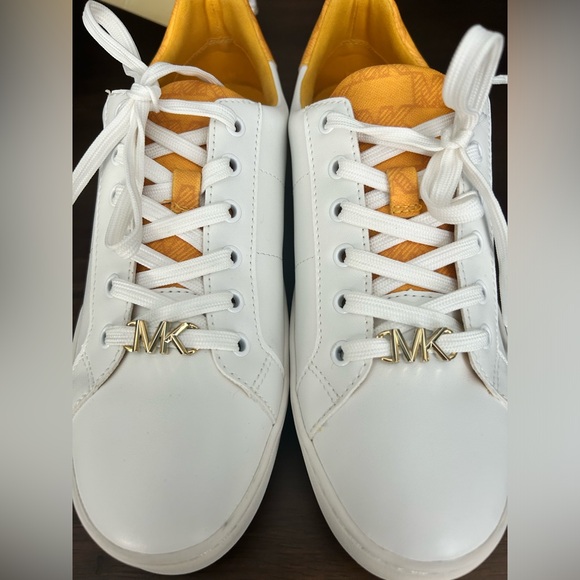 BNIB Michael KORS Poppy Logo Charm Sneakers // Size 8.5 - Picture 4 of 6